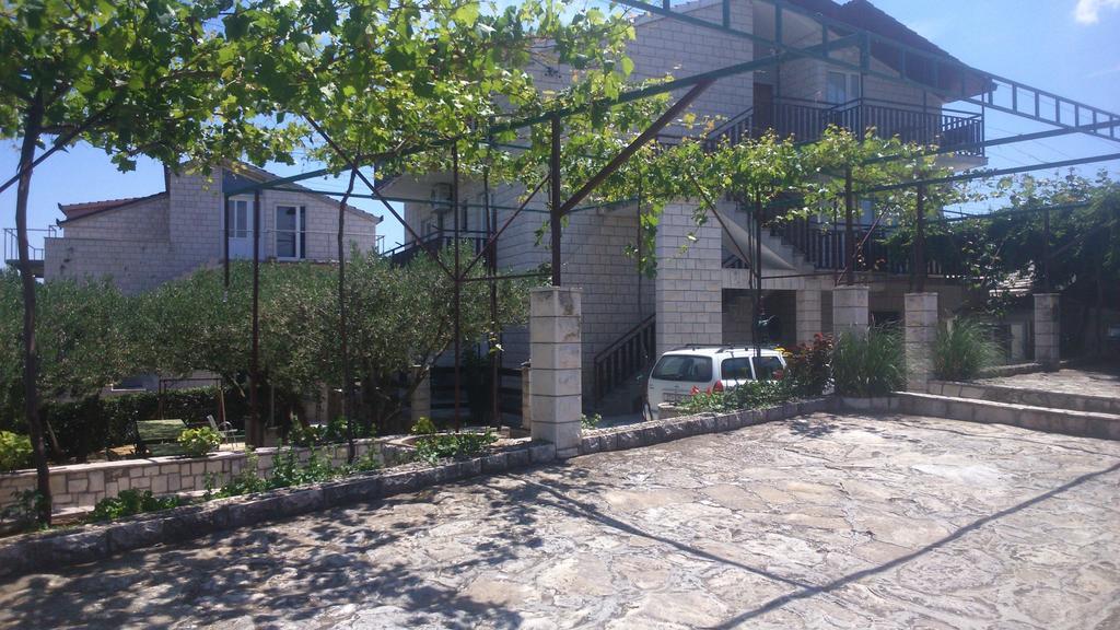 Apartments Plazibat Škrip Exterior foto