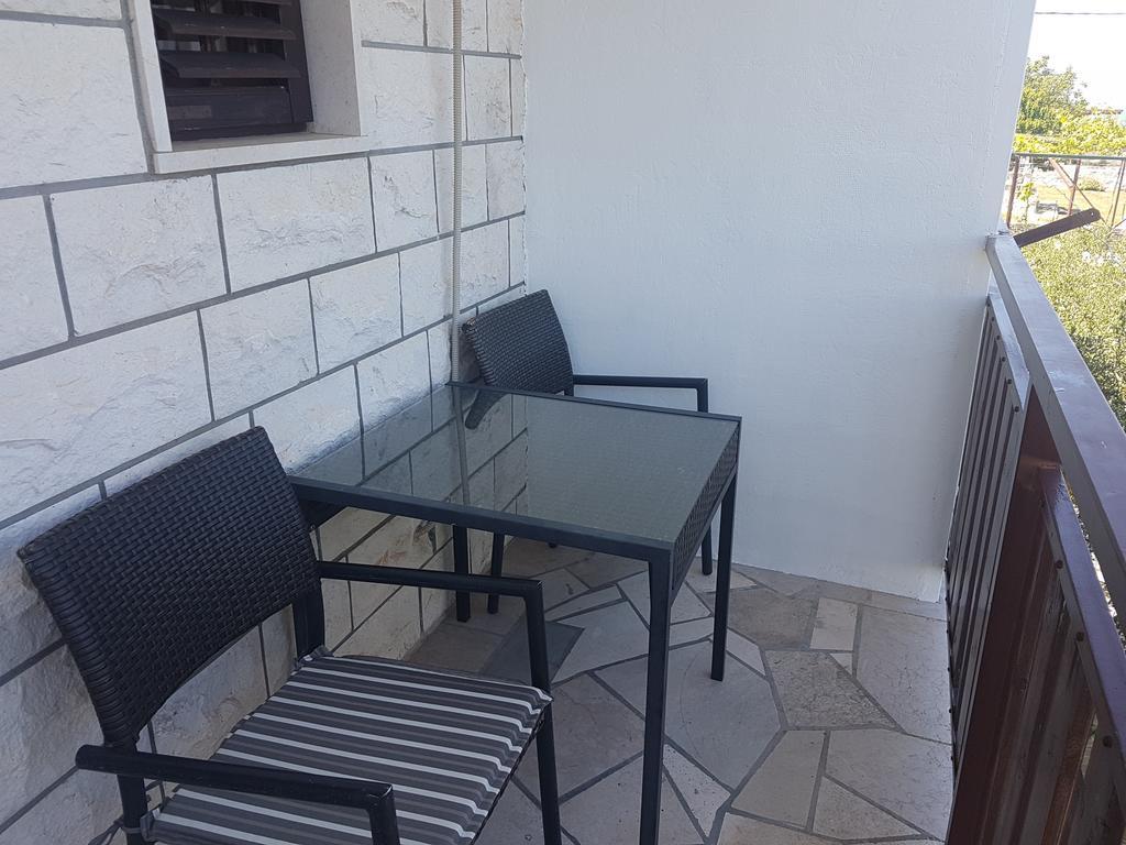 Apartments Plazibat Škrip Exterior foto
