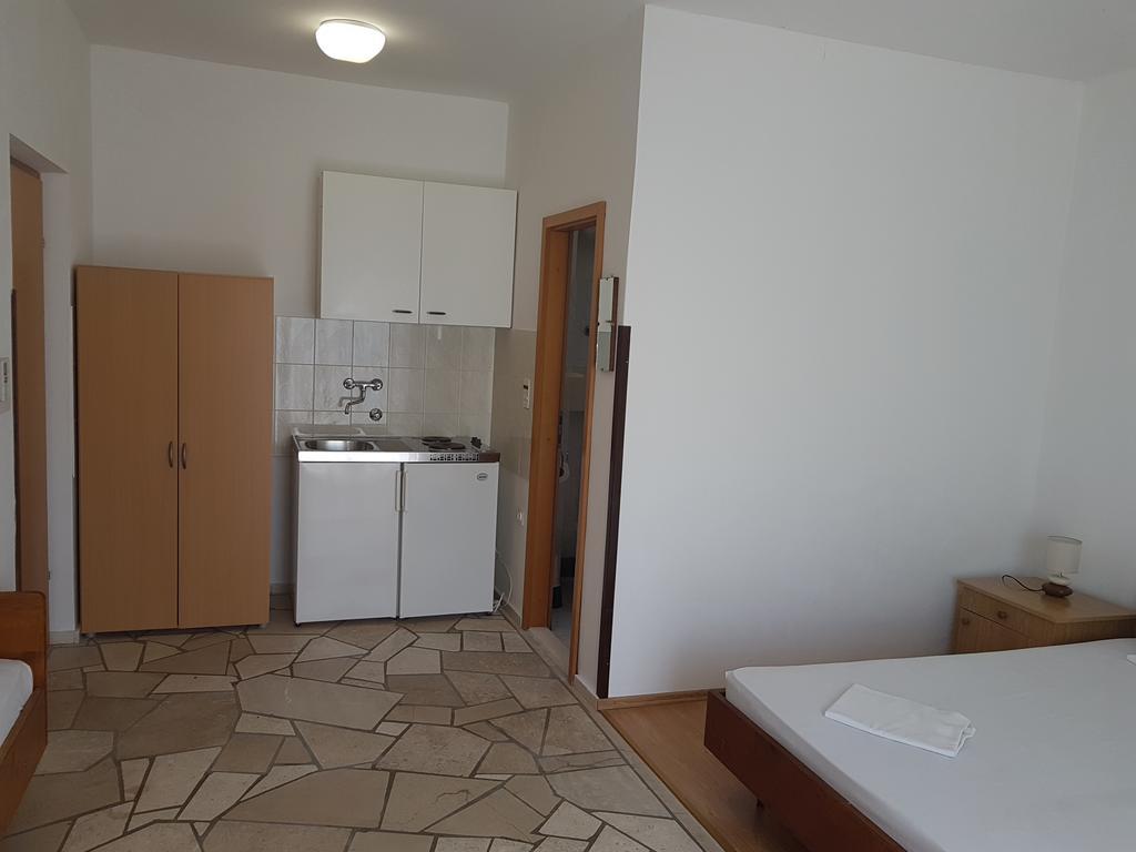 Apartments Plazibat Škrip Exterior foto